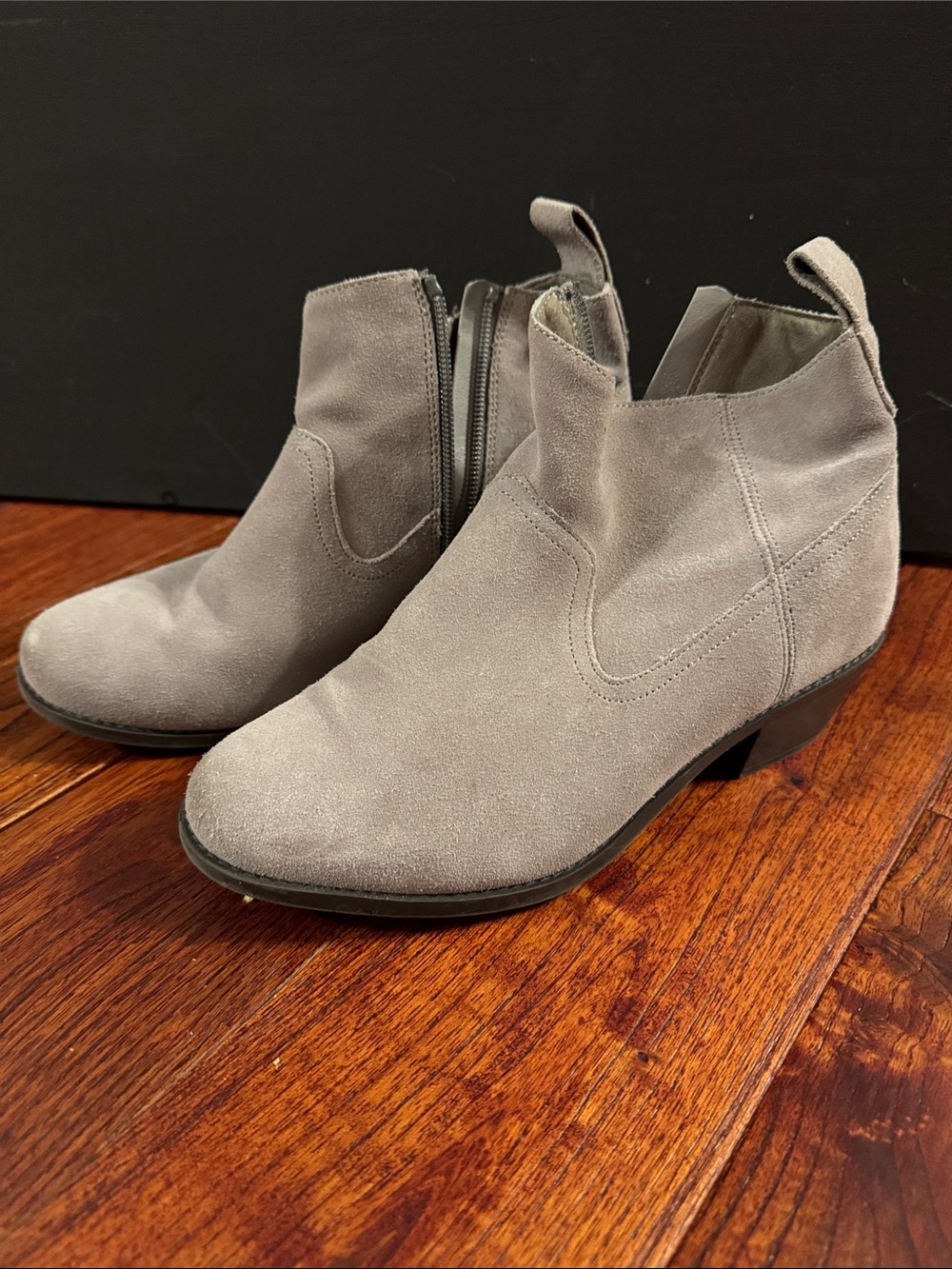Vionic Vera Water-resistant Gray Suede Western Style Ankle Boot, Size 7.5